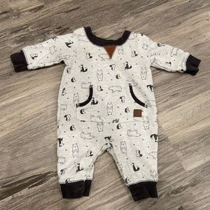 Carter’s play suit, 3m